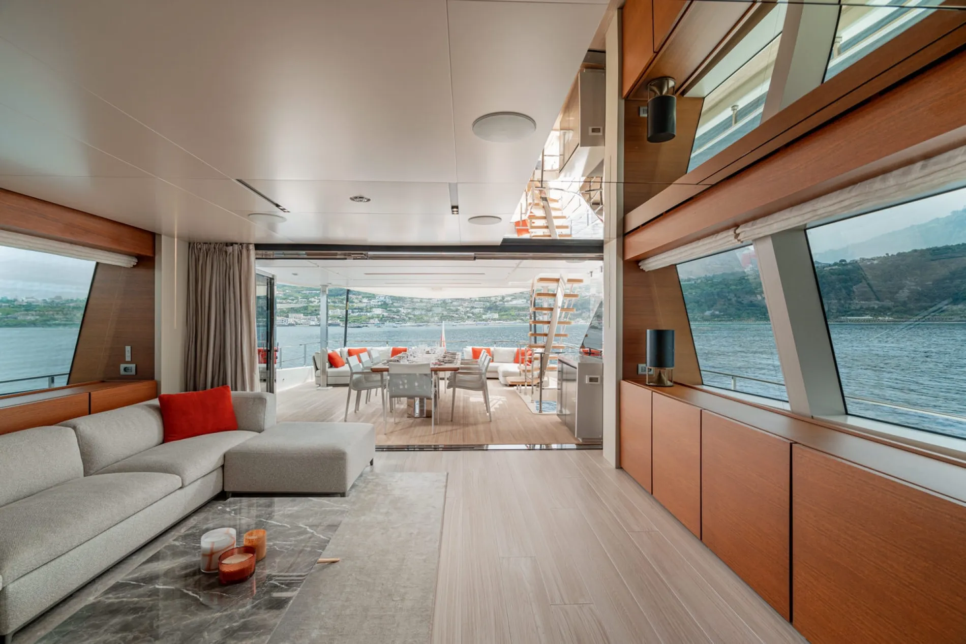 GLASS, LIGHT, VOLUME