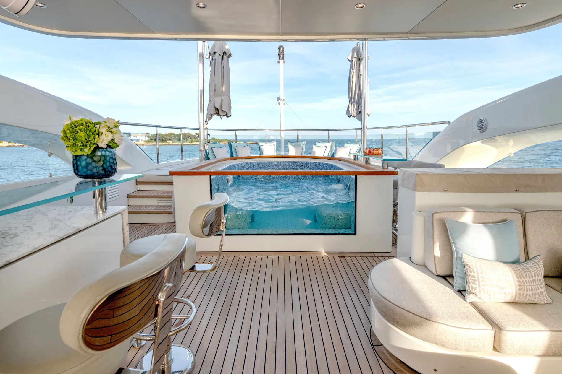 Sundeck Jacuzzi