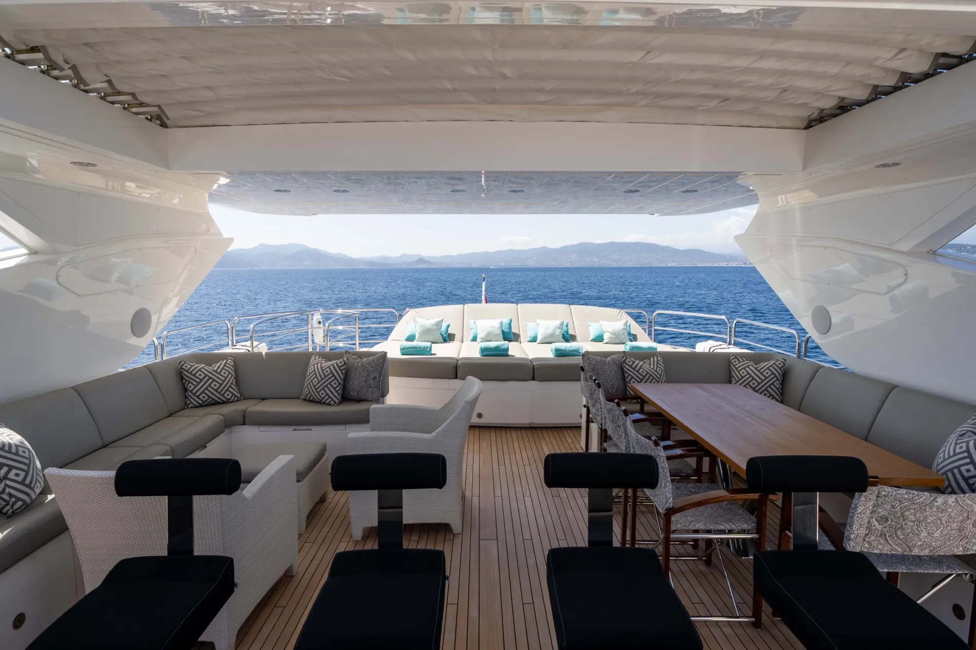 Impressive Deck Spaces