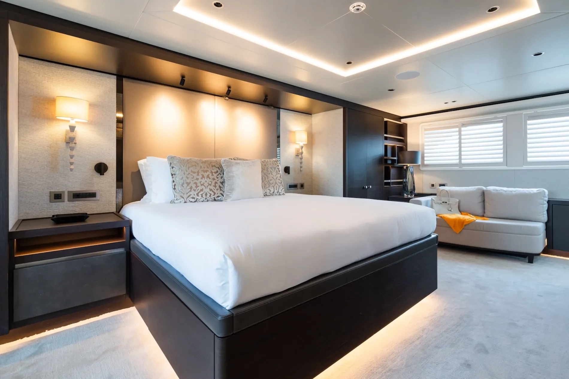 Dual Principal Cabins