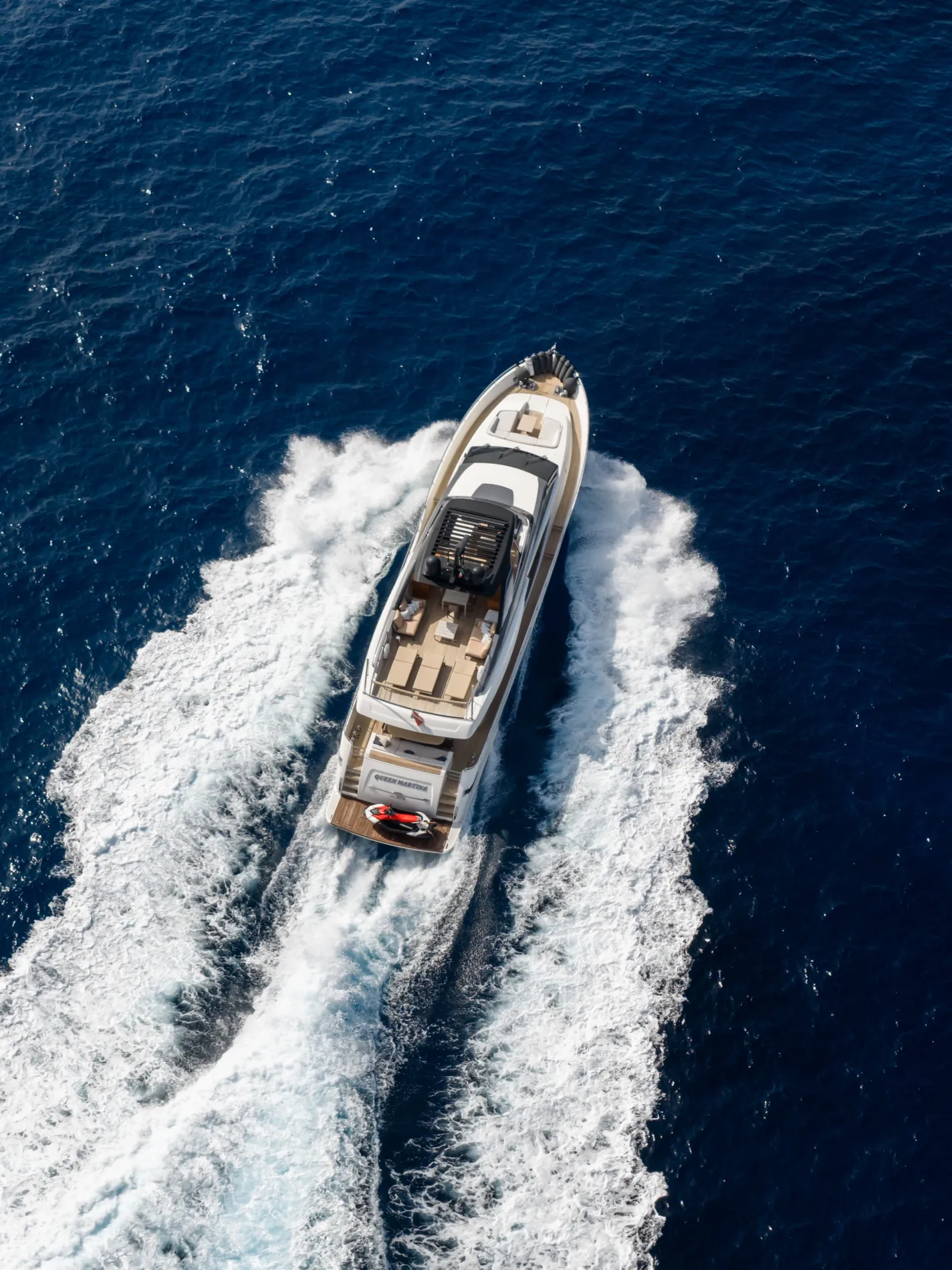 The Perfect Sub-30m Flybridge.