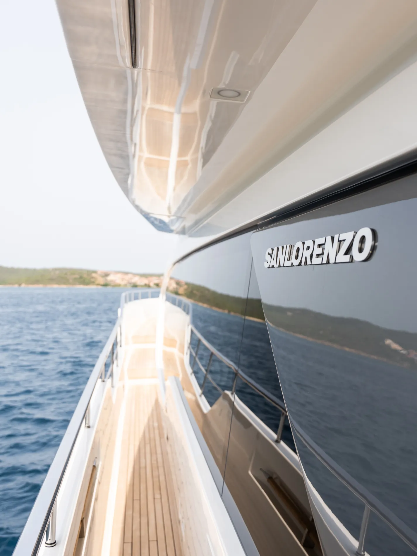 The Perfect Sub-30m Flybridge.