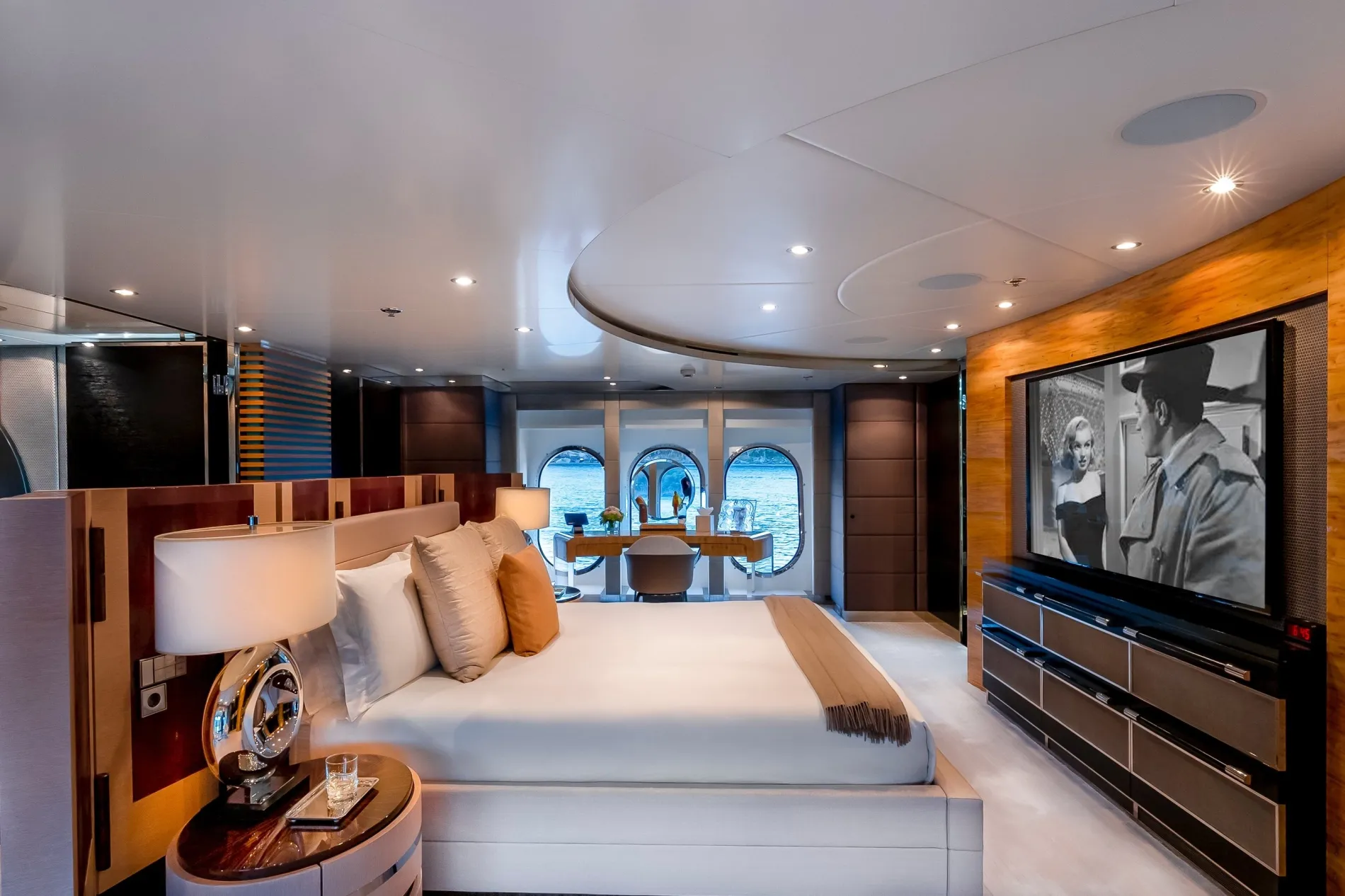 Full-Beam Owner's Suite