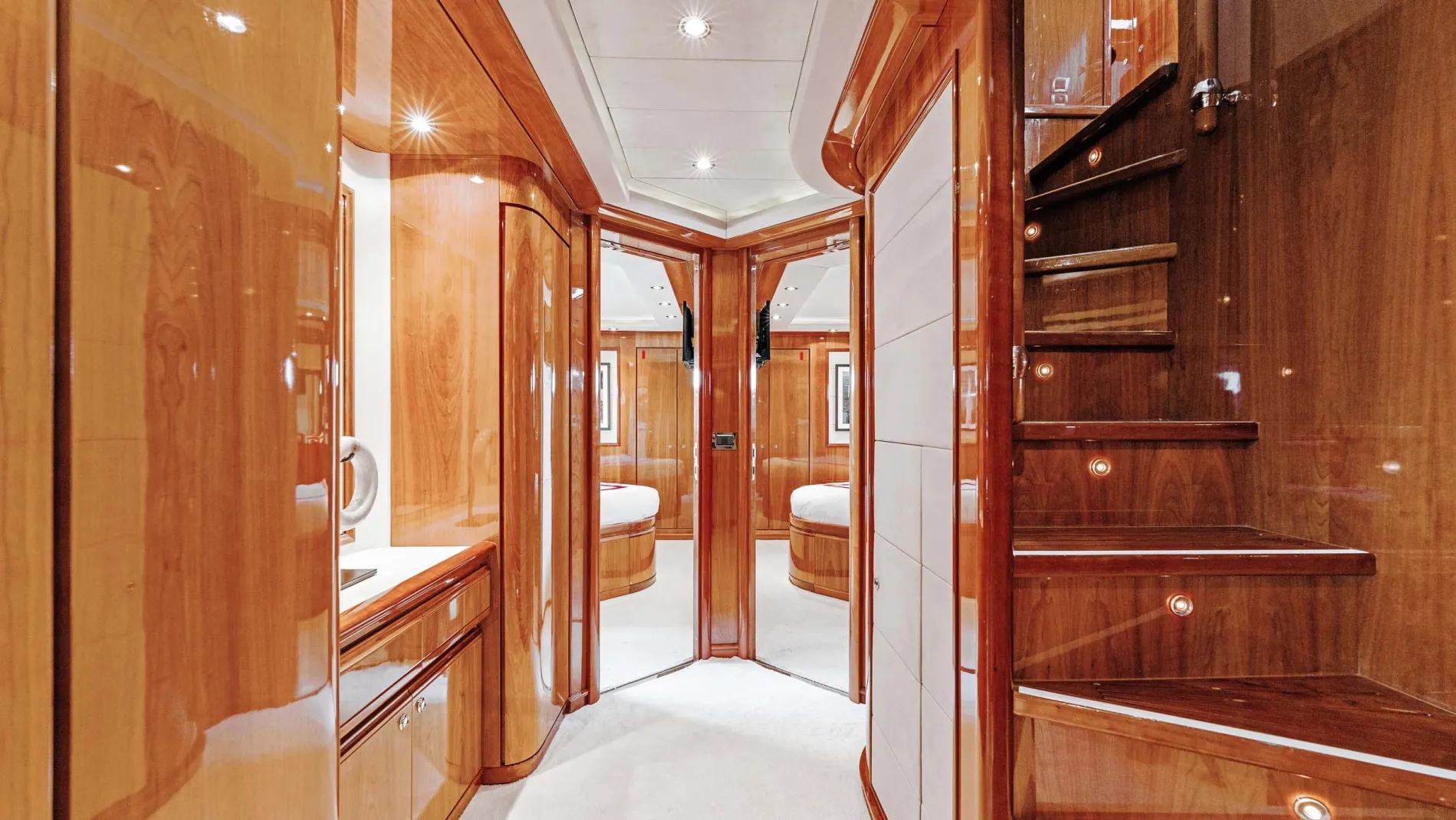 FIVE CABINS, FLEXIBLE LIVING