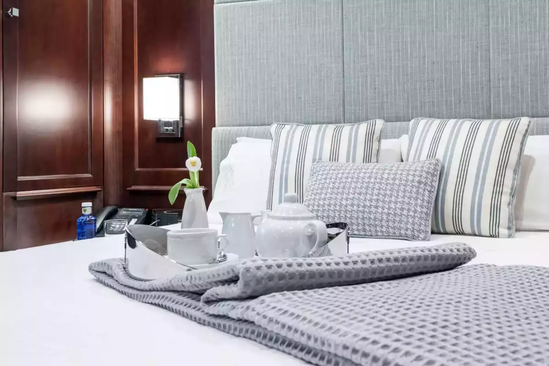 Five Cabins for 12 Guests