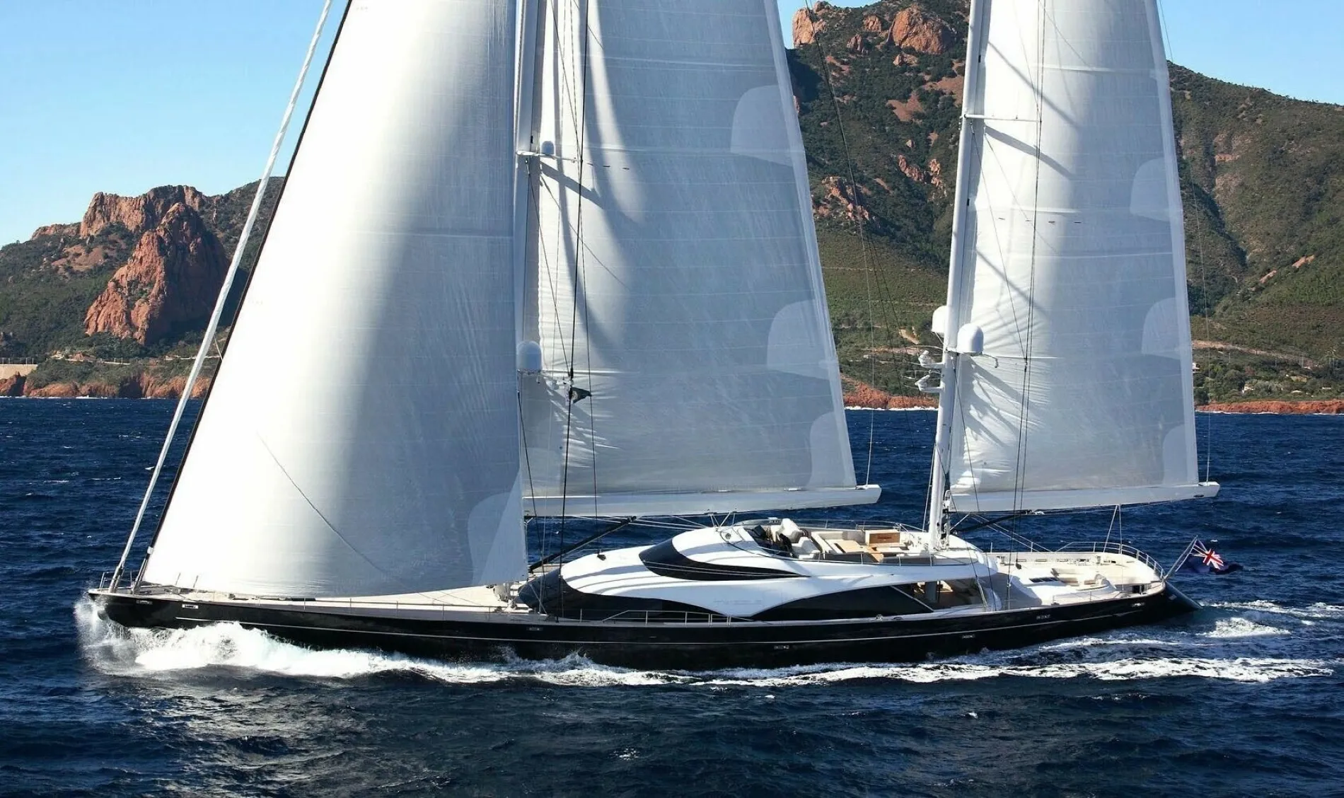 DUAL HORIZON LOUNGES