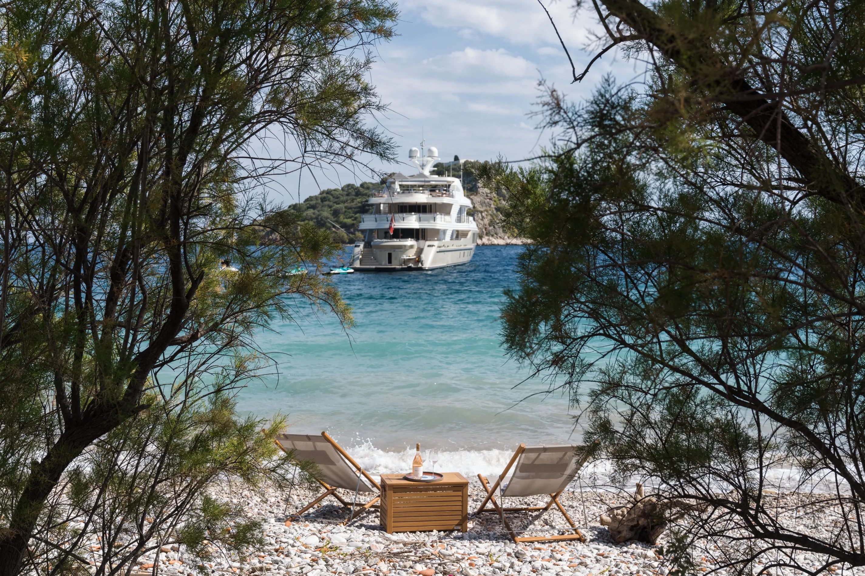 Relax. Dine. Explore.