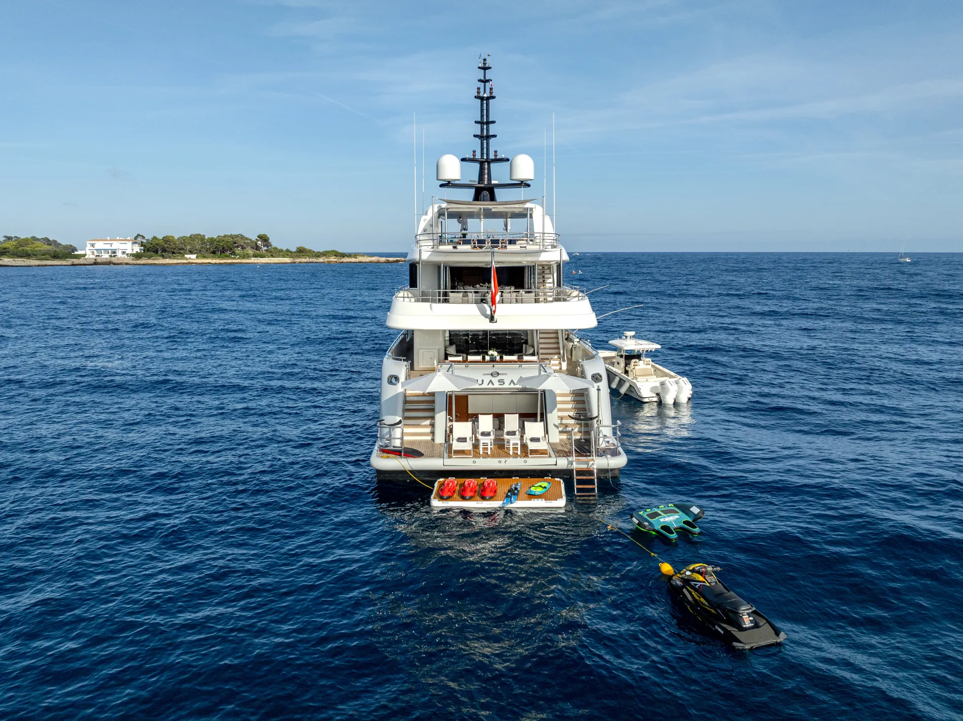 Boston Whaler Chase Tender