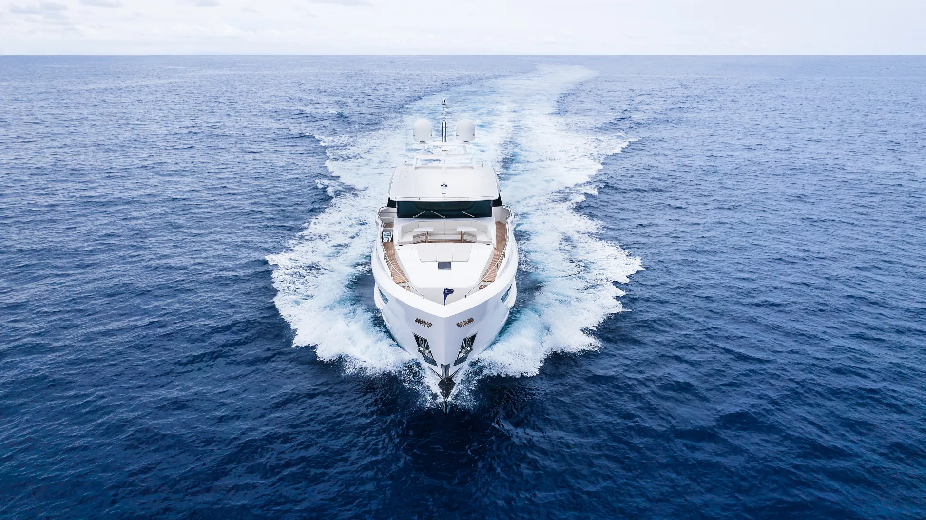 AVELINE long-range cruising exterior