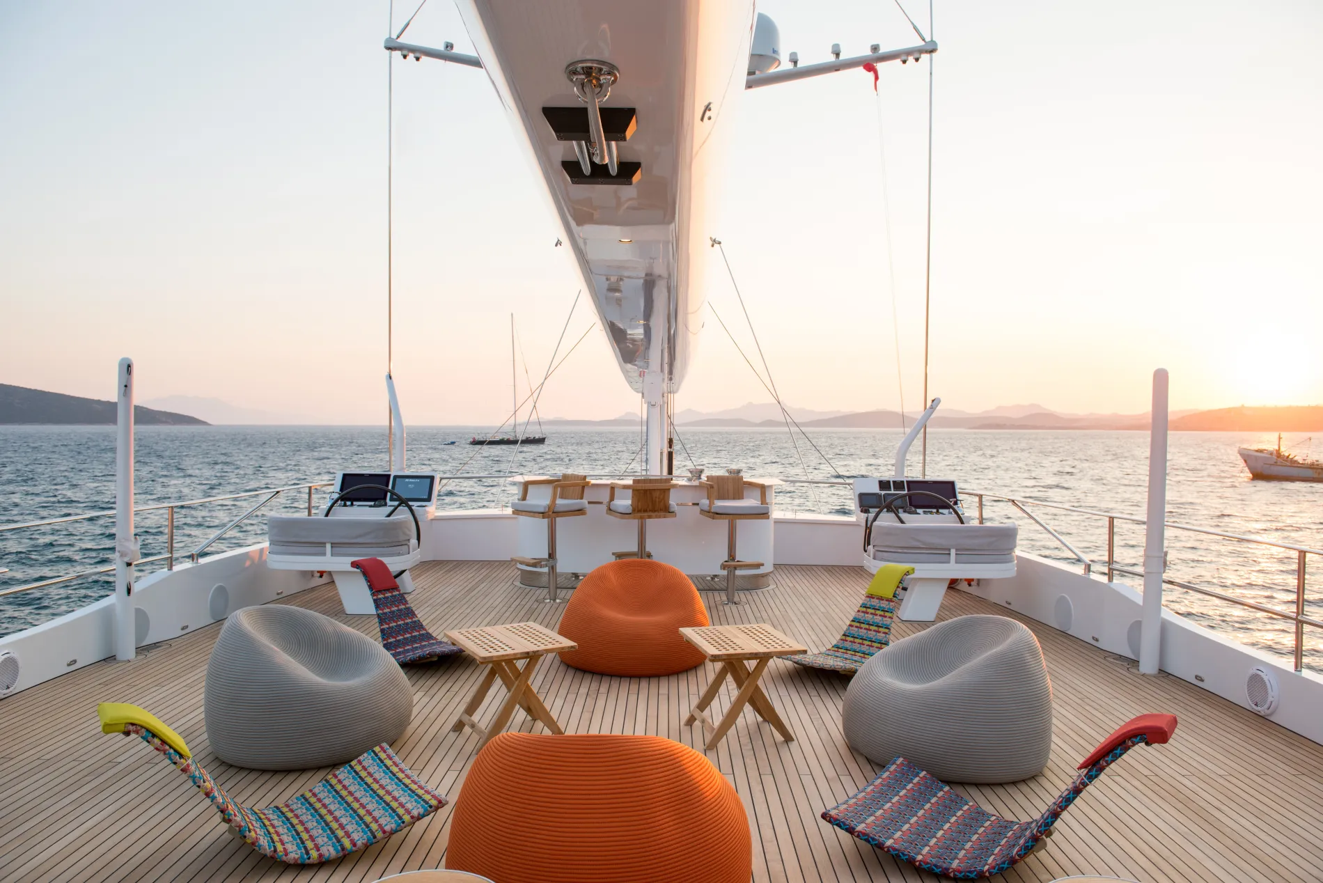 EXPANSIVE SPACES INSIDE AND OUT