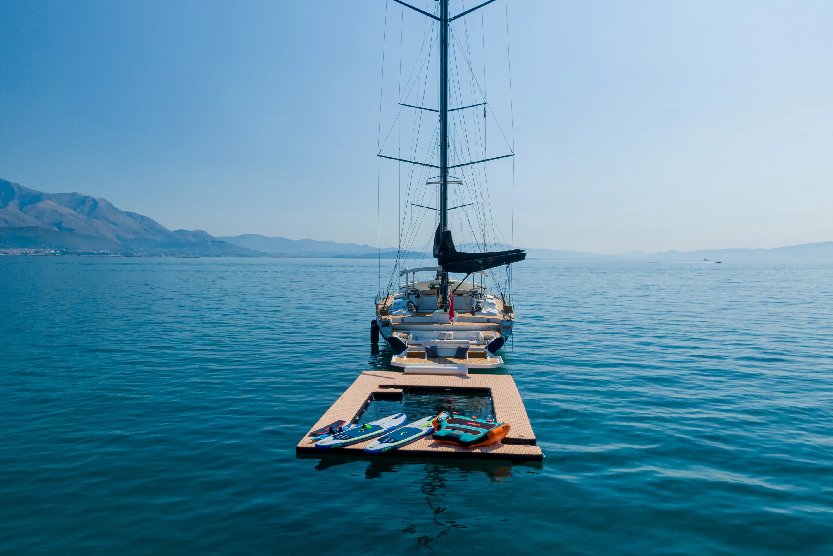 Life Under Full Canvas. 