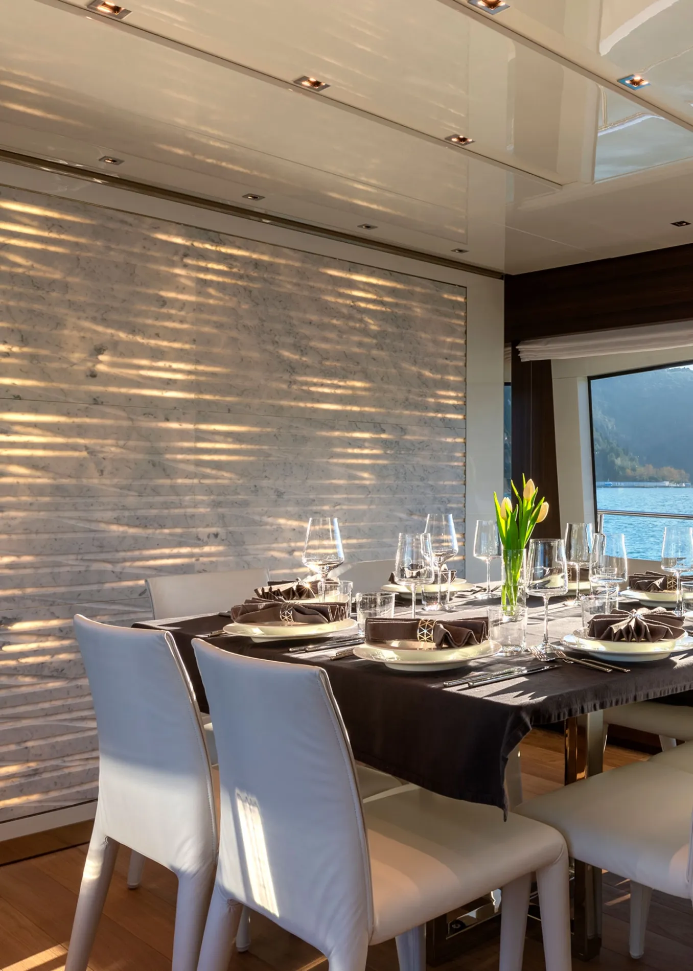 The Perfect Sub-30m Flybridge.