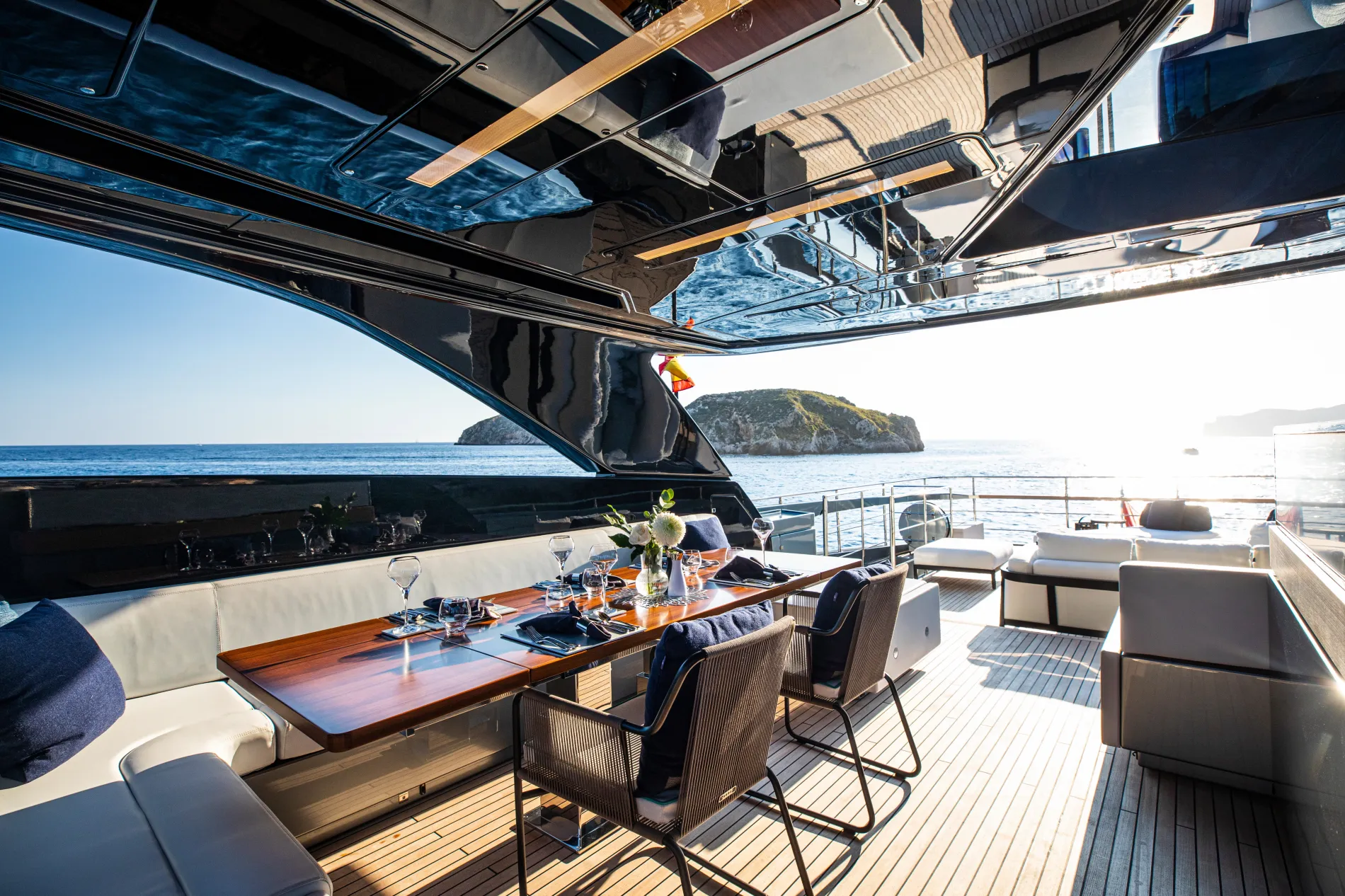 Flybridge & Aft Deck