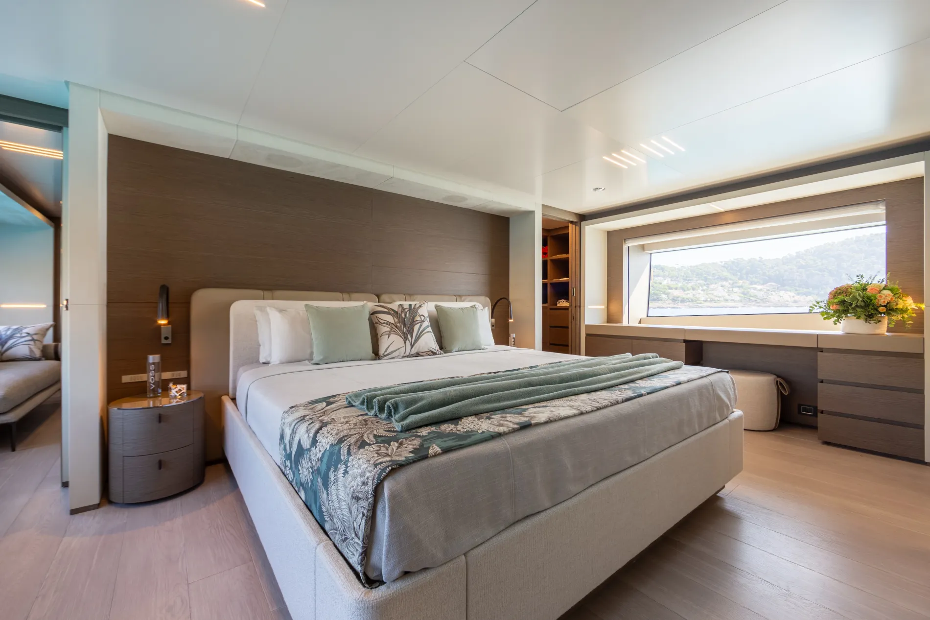 Main deck owner’s suite