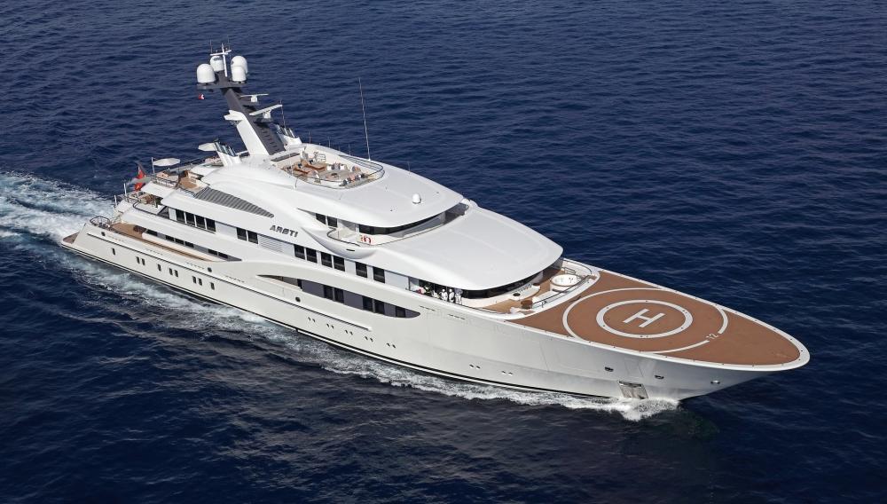 Luxury Yachts With Helipad Cni